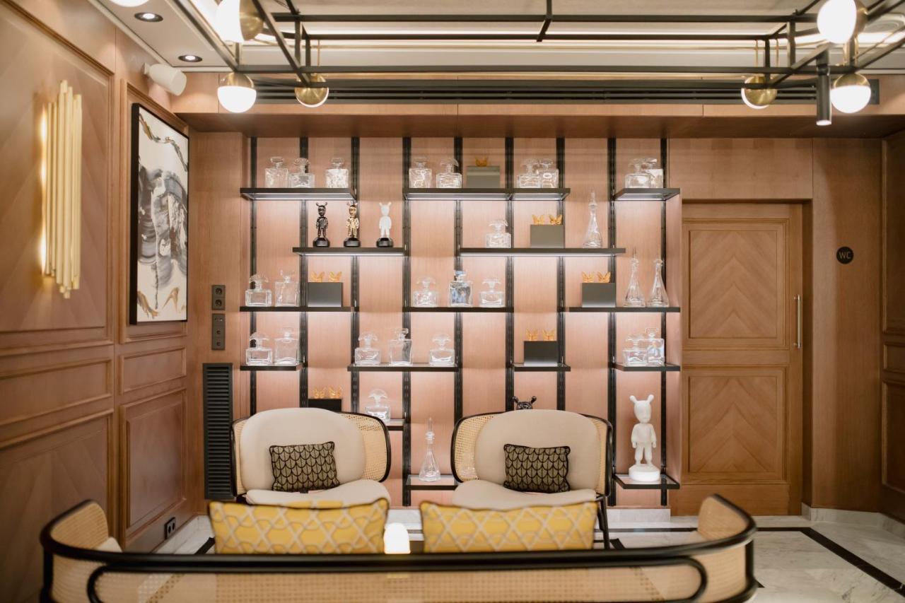 Myr Palacio Vallier Valencia Exterior foto The interior of the perfume shop