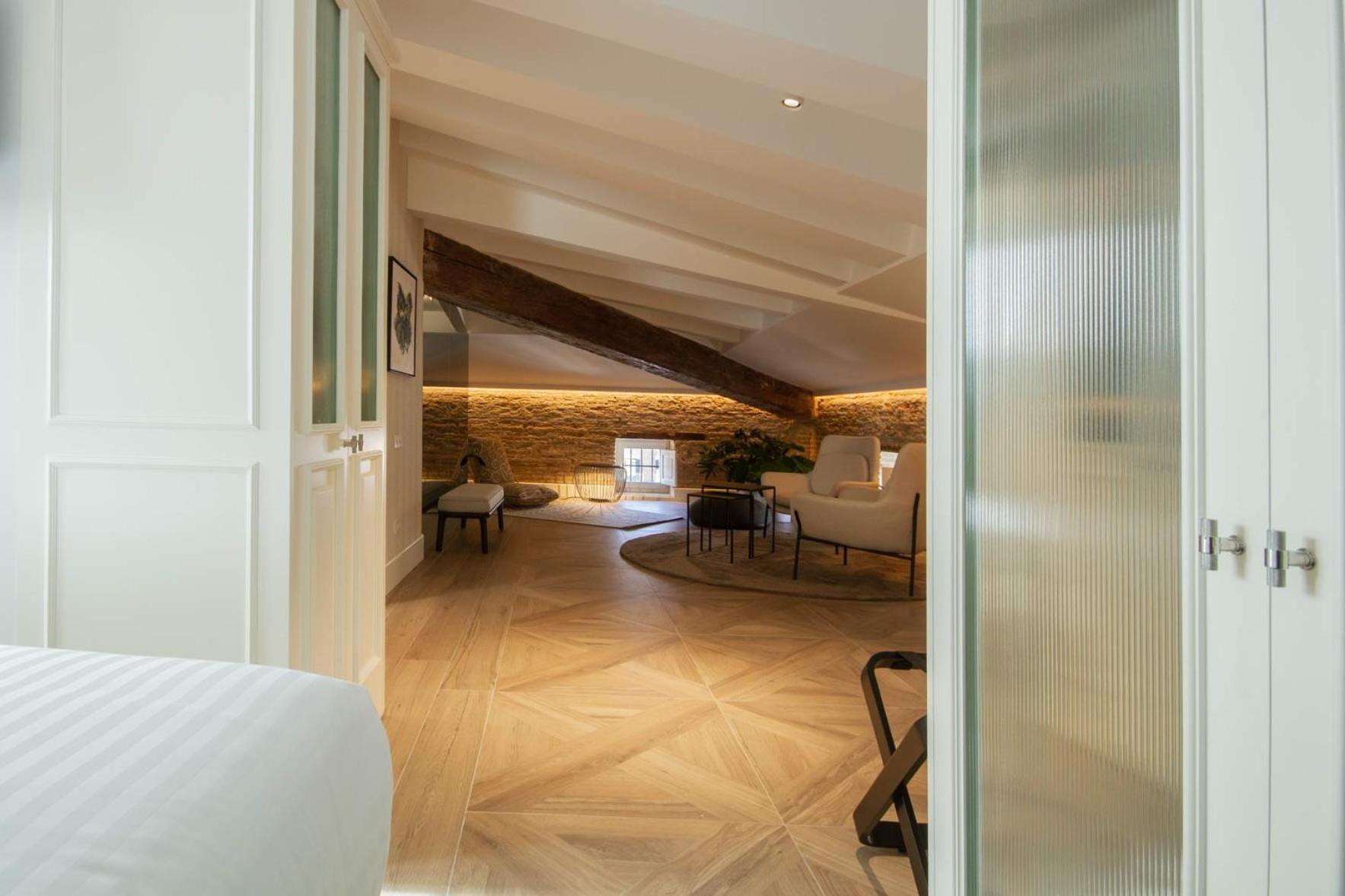 Myr Palacio Vallier Valencia Exterior foto A suite at the Hotel Herzog
