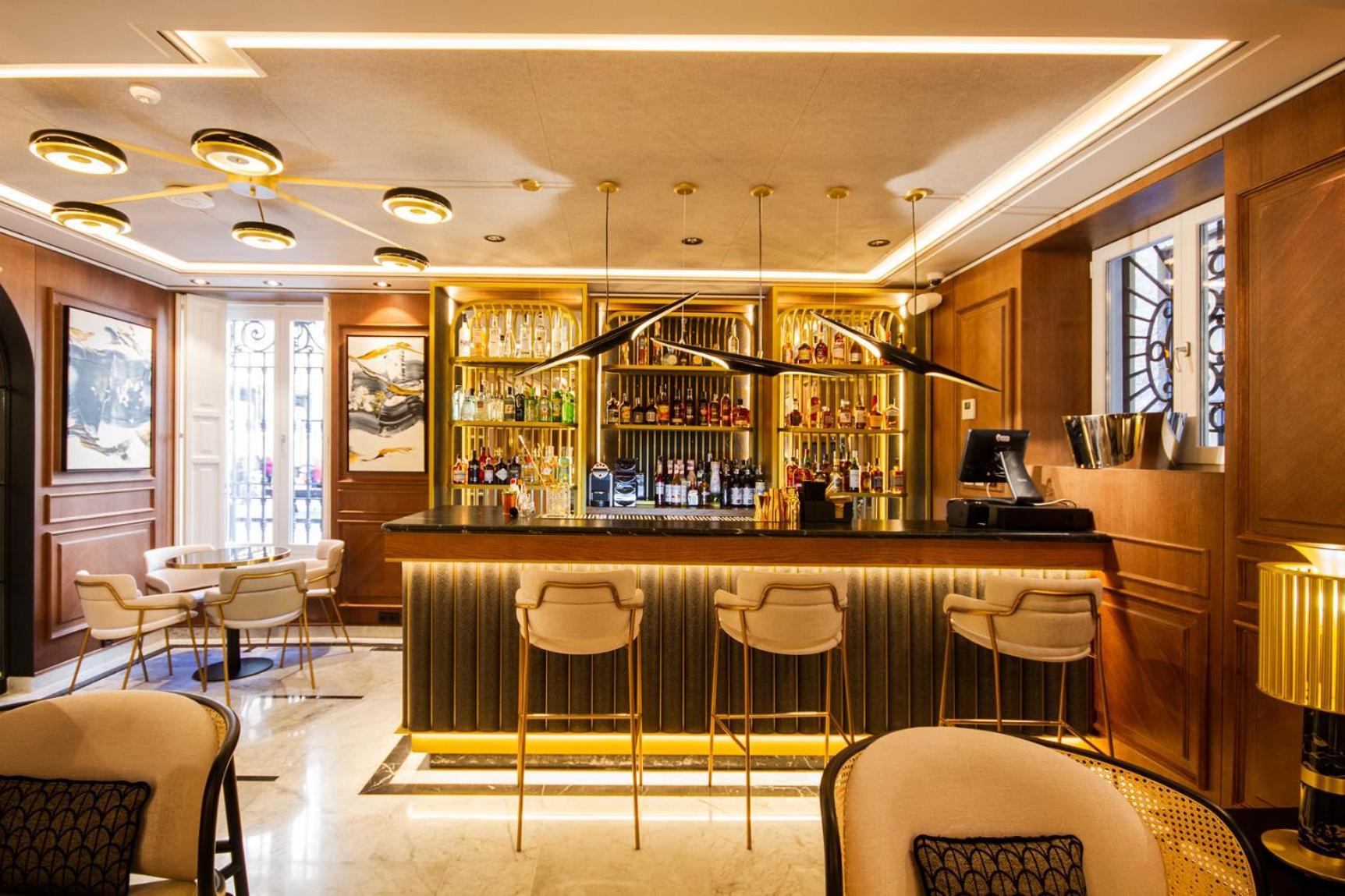Myr Palacio Vallier Valencia Exterior foto The bar at the hotel