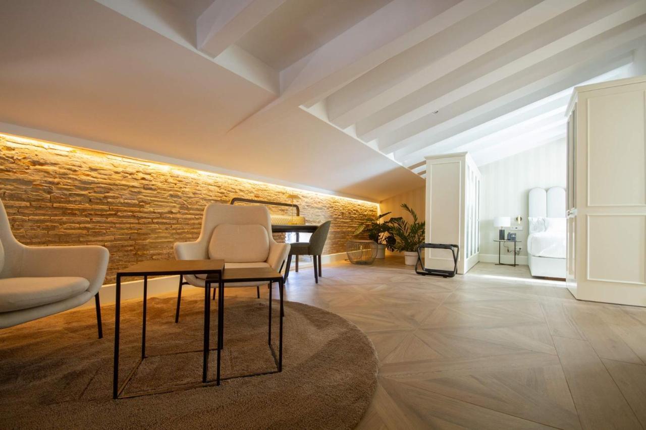 Myr Palacio Vallier Valencia Exterior foto Interior of the hotel